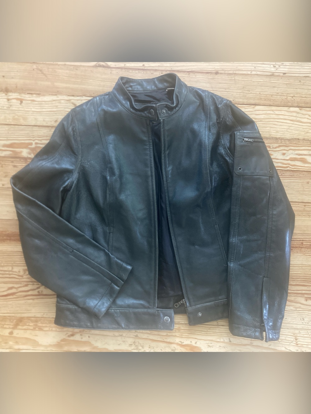 Women’s Sleek Leather Jacket - Clean Collar Design